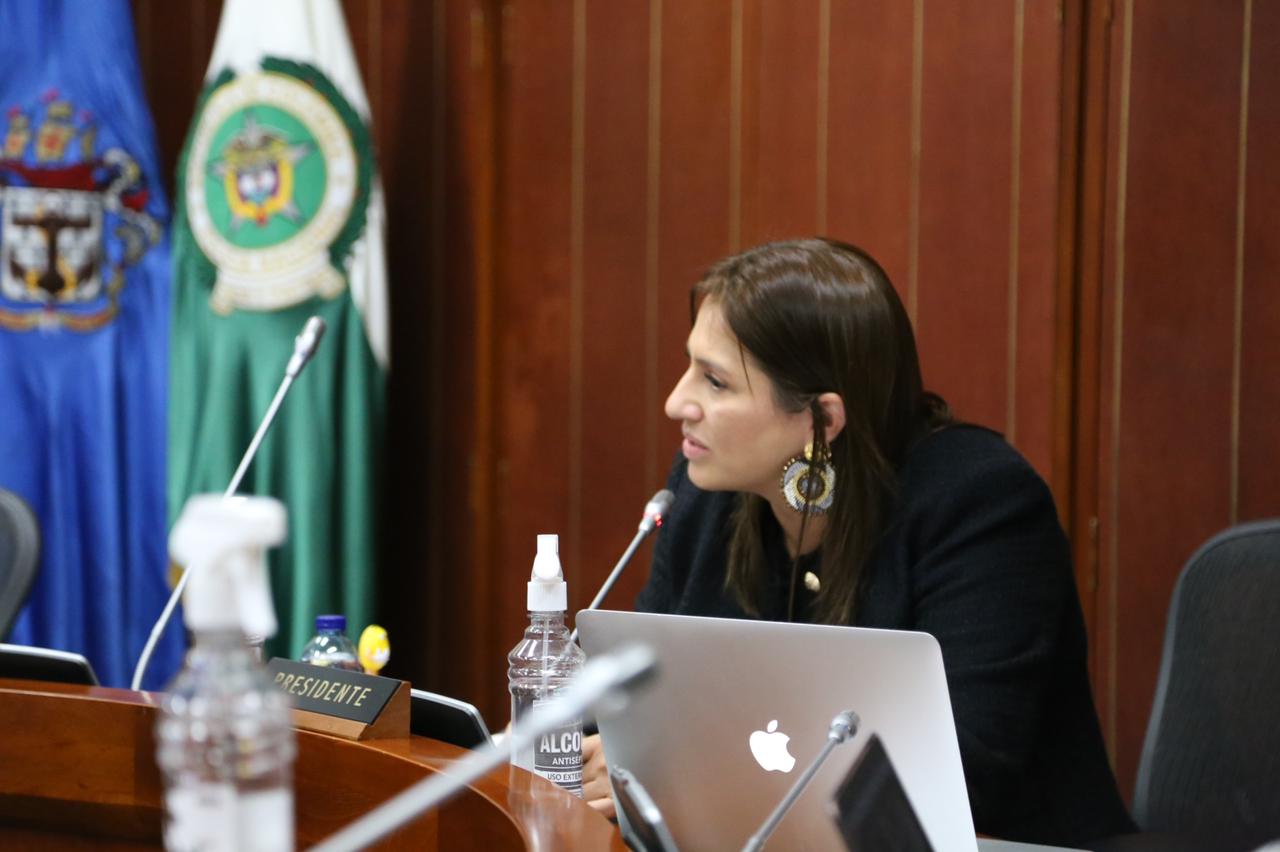 Nueva pta Paola Holguín