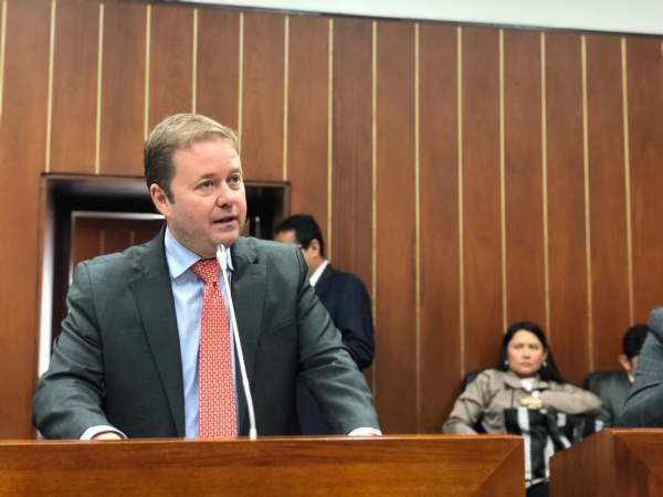 Senador Nicolás Pérez, durante debate en la Comisión Cuarta.